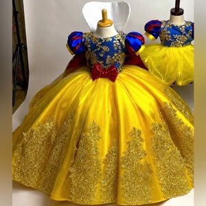 Snow white dress